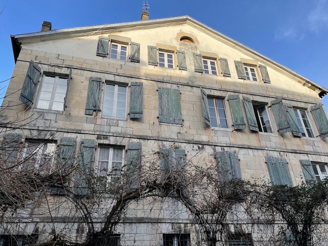 Villa façade painting: The ultimate guide to renovating your home on the Costa del Sol